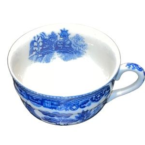 Blue & White Willow Oriental Korean Tea Cup Made in Japan 
Good Used Condition